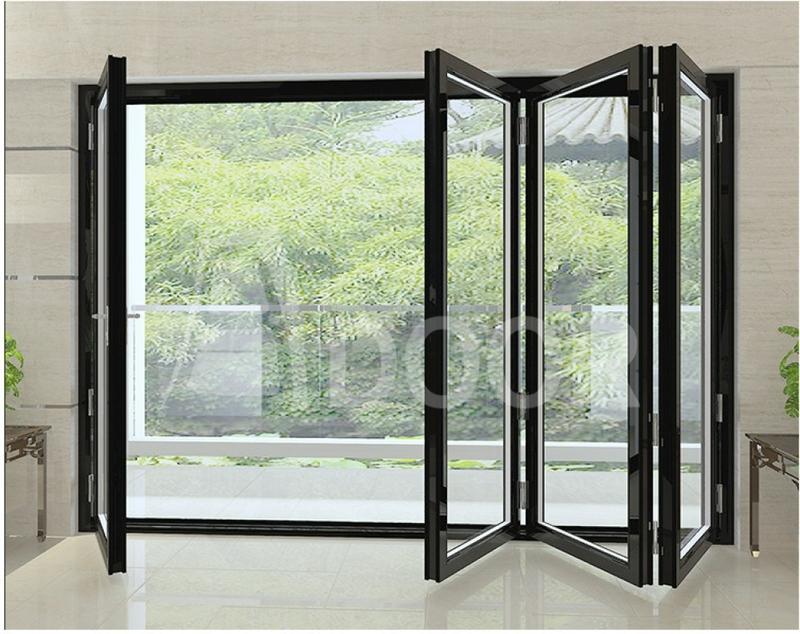 Khách hàng có thể lựa chọn nhiều loại kính khác nhau như kính cường lực, kính Low-E,