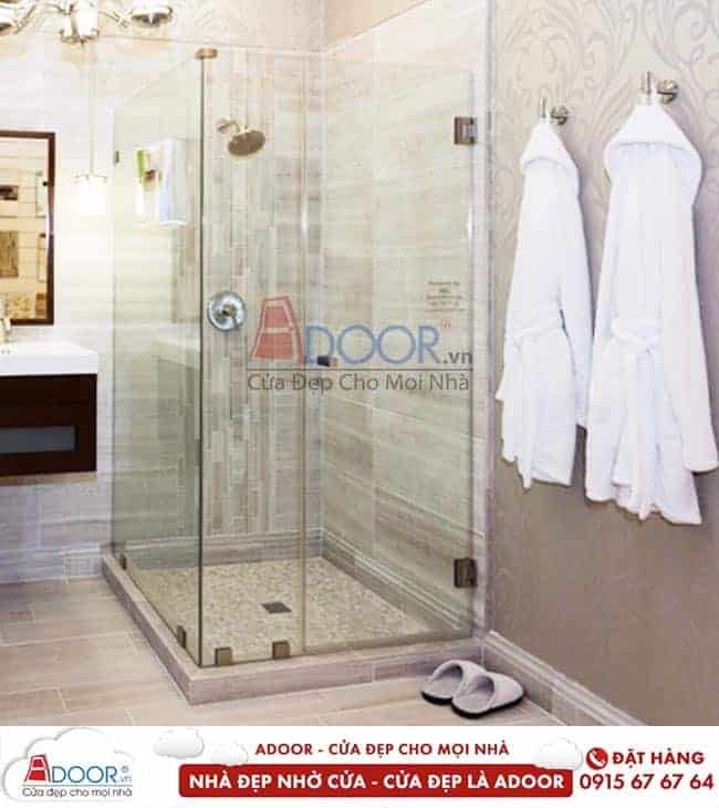 Cửa kính cường lực mở quay 1 cánh kết hợp vách ngăn kính, dùng ngăn phòng Cửa kính cường lực đẹp