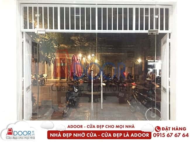 Mẫu cửa kính cường lực 2 cánh mở quay cửa chính Cửa kính cường lực đẹp