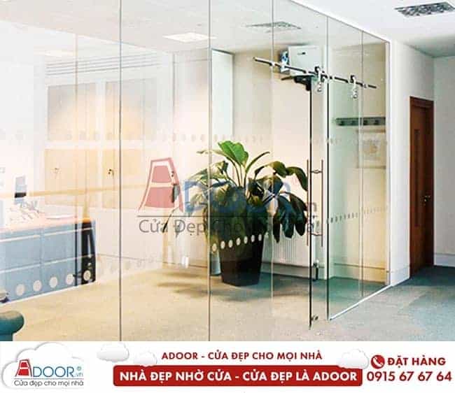 Cửa kính cường lực 1 cánh cho văn phòng