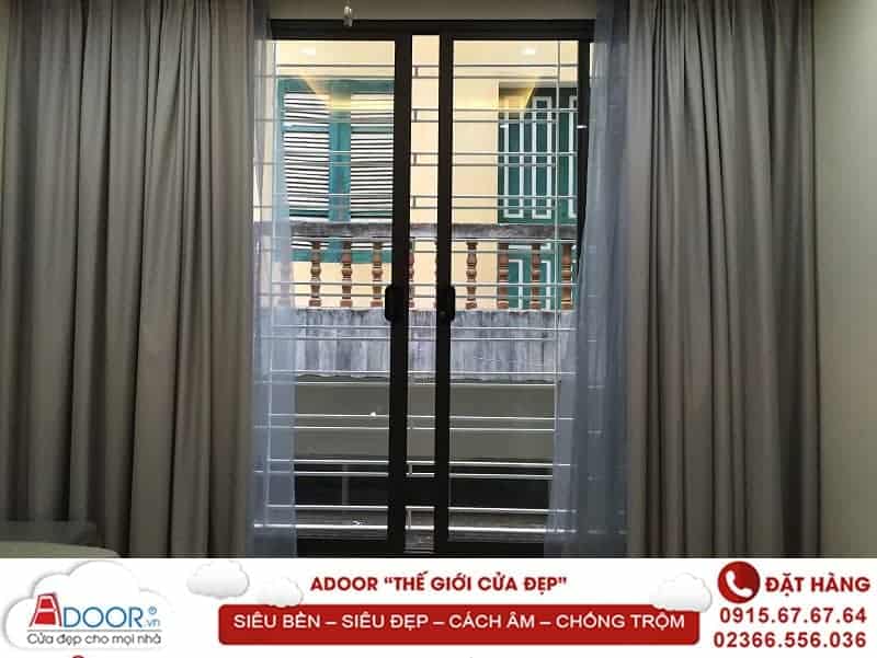 Cửa sổ lùa 1 cánh màu nâu đen hiện đại Cửa lùa nhôm