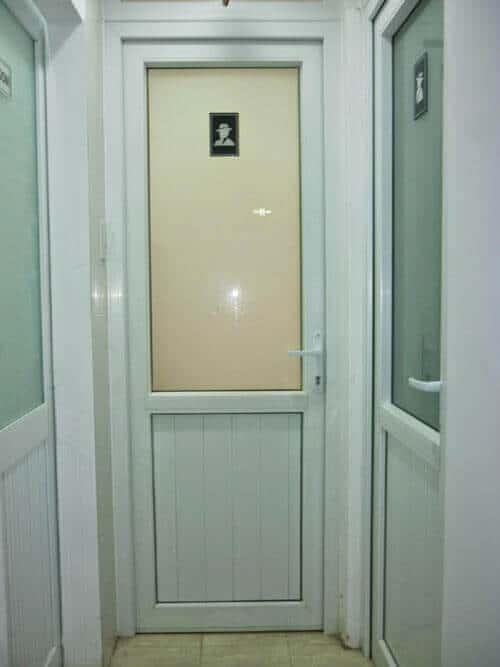 Mẫu cửa nhôm kính nhà vệ sinh