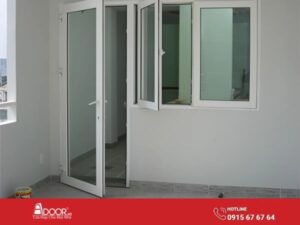 Hình ảnh cửa nhôm kính Adoor, hotline 0915 67 67 64, cửa đi và cửa sổ mở quay màu trắng.