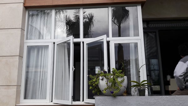 Cửa nhôm xingfa 4 cánh