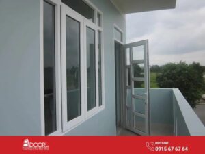 Cửa nhựa lõi thép 1 cánh mở quay chia ô