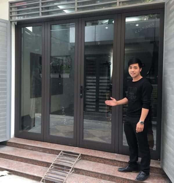 Mẫu cửa chính mở quay hiện đại Mẫu cửa nhôm đẹp