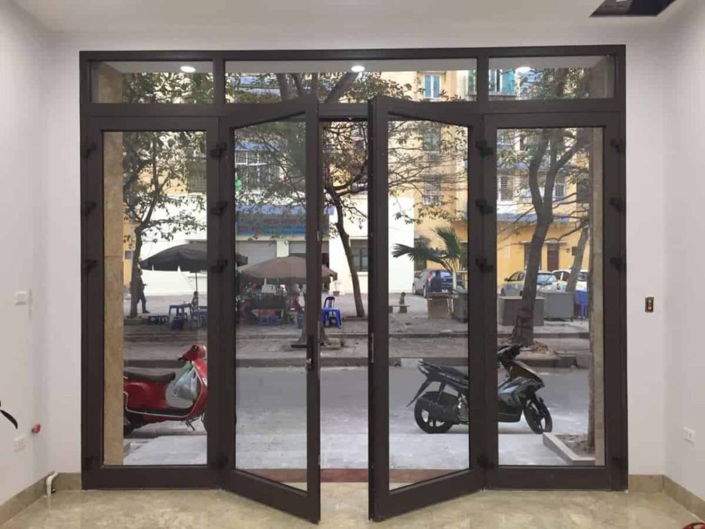 Cửa chính 4 cánh cho mặt tiền Mẫu cửa nhôm đẹp