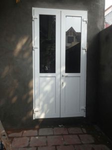 Cửa nhựa lõi thép 2 cánh mở quay