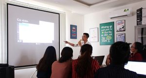 Adoor tổ chức các buổi đào tạo nhân viên định kỳ