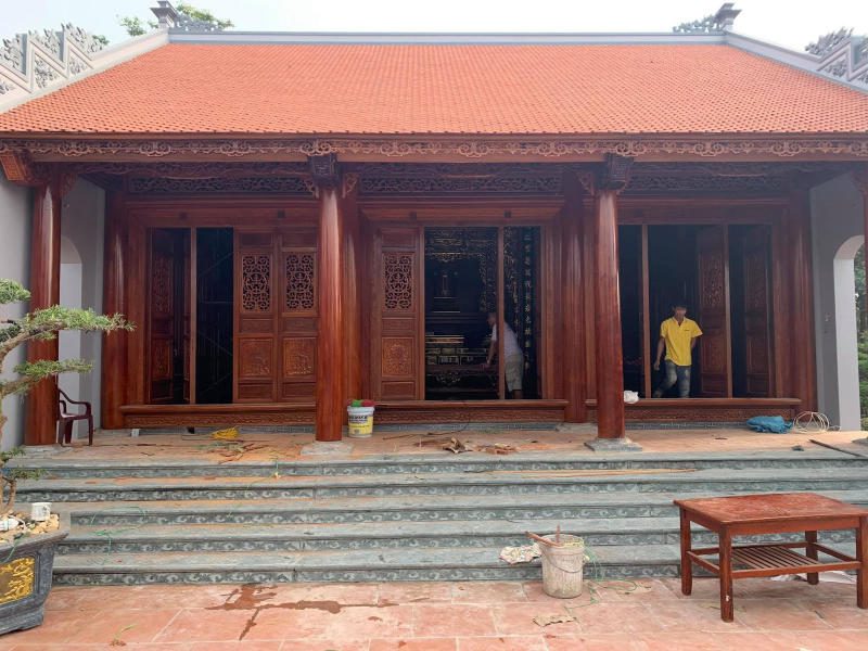 Cửa bức bàn là một loại cửa đặc biệt thường được sử dụng trong kiến trúc truyền thống tại Việt Nam.