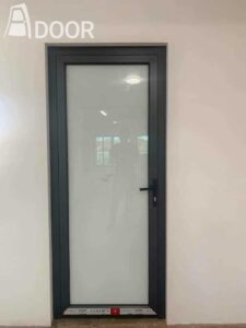 Cửa nhôm Xingfa 1 cánh được làm từ nhôm Xingfa với đặc điểm vượt trội như không bị cong vênh, mối mọt