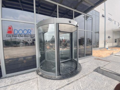 Cửa kính xoay bán tự động