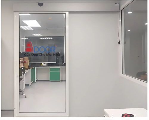 Cửa kính tự động kèm đẩy tay khẩn cấp