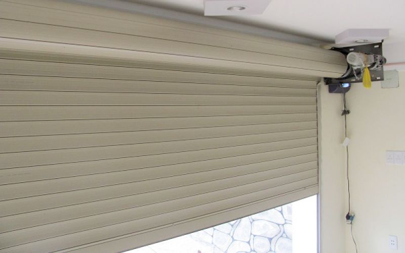 Lắp đặt cửa cuốn hợp kim nhôm