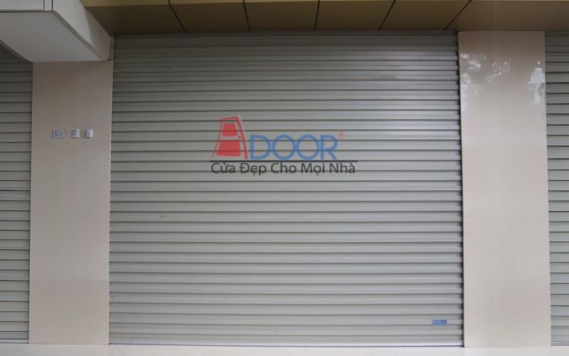 Cửa tấm liền Adoor màu xanh rêu hiện đại