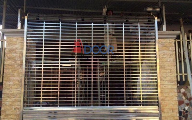 Cửa cuốn trong suốt vật liệu polycarbonate chịu lực