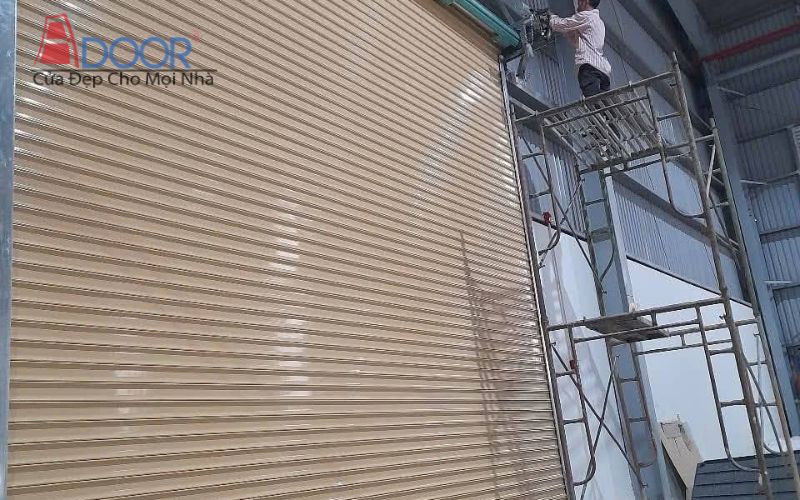 Chất liệu bền bỉ chống rỉ sét, đảm bảo tuổi thọ cửa lên đến hơn 10 năm