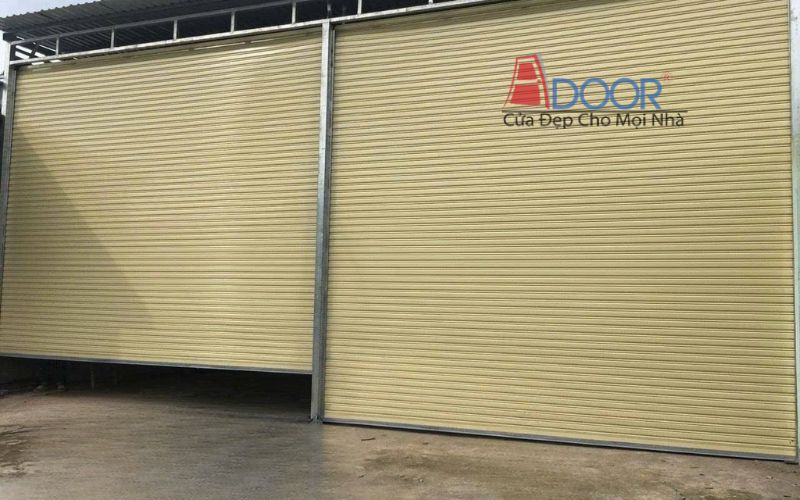 Mẫu cửa cuốn tôn mạ màu tiết kiệm, bền đẹp phù hợp nhà phố
