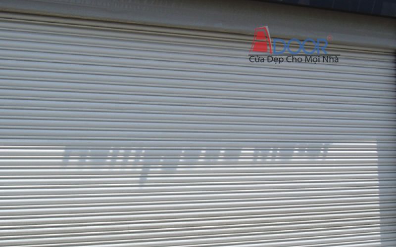 Cửa cuốn thép mạ kẽm sơn tĩnh điện bền màu, chịu lực tốt
