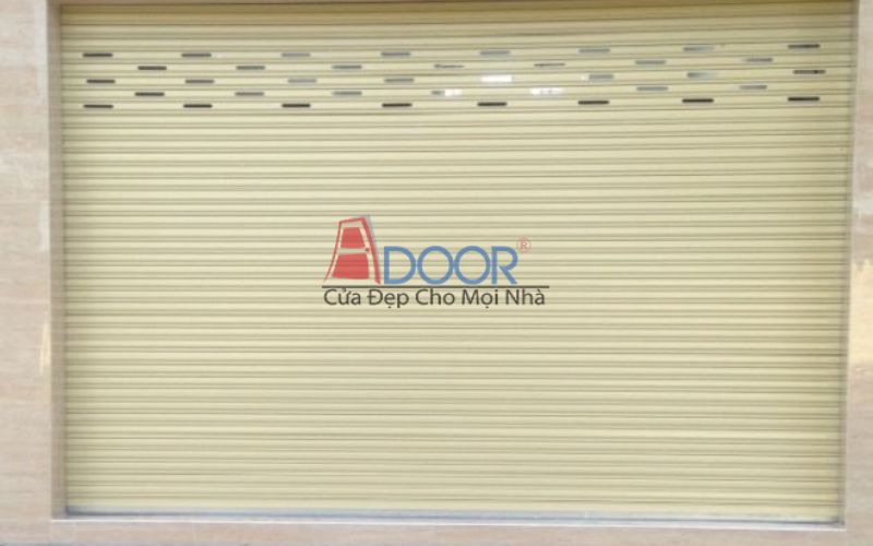Cửa cuốn thiết kế lấy sáng tự nhiên, tăng độ thông thoáng mà vẫn đảm bảo an toàn