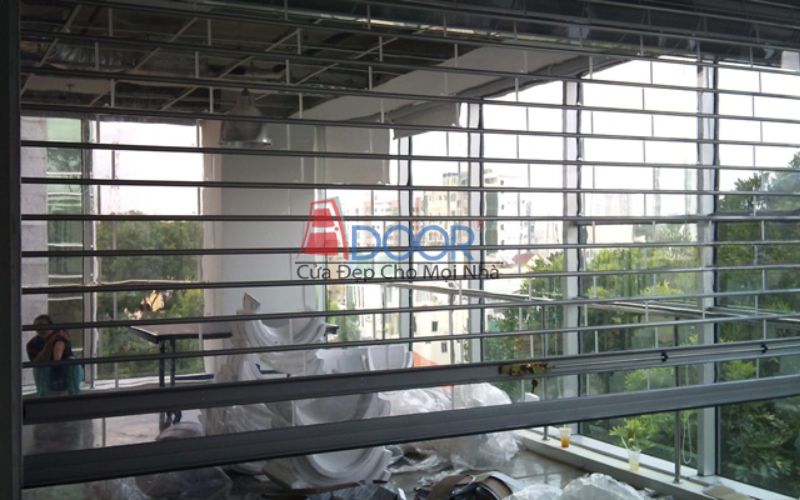 Cửa cuốn trong suốt sử dụng tại các văn phòng làm việc