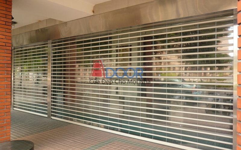 Cửa cuốn trong suốt vật liệu polycarbonate hiện đại, tinh tế
