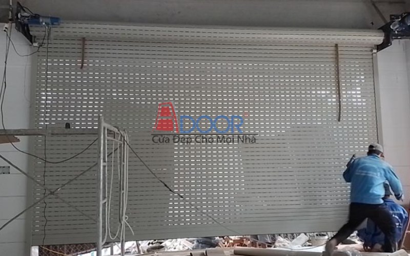 Thi công lắp đặt cửa cuốn khe thoáng tại Vinh