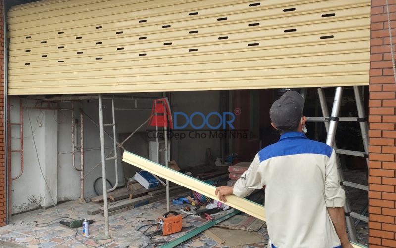 Cửa cuốn khe thoáng Đài Loan Adoor giá tốt, thẩm mỹ cao, dễ sử dụng