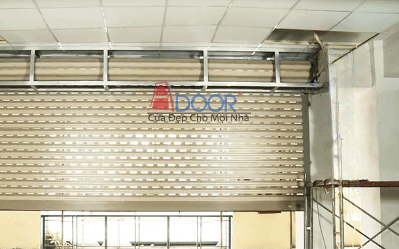 Lặp đặt cửa cuốn khe thoáng