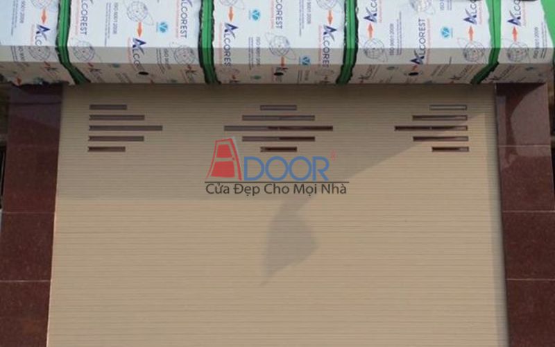 Cửa cuốn khe thoáng cách điệu tại nhà dân Hà Tĩnh