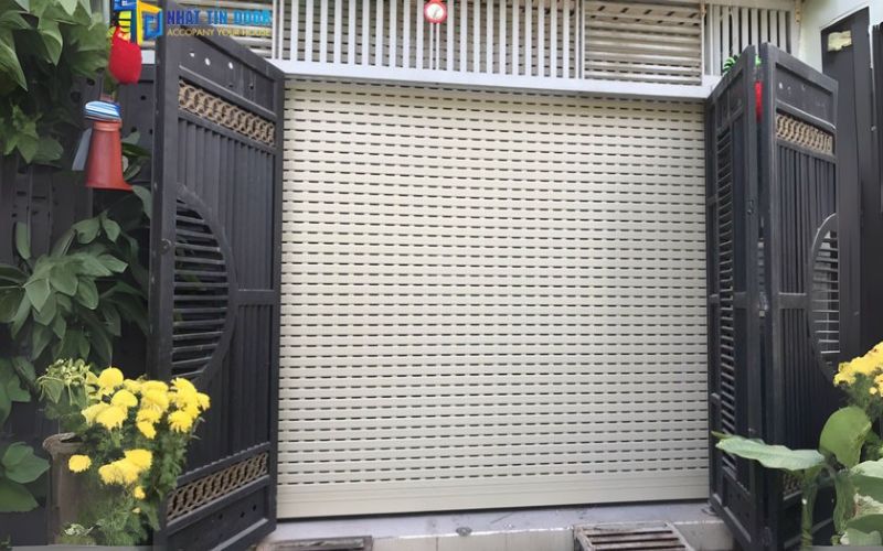 Cửa cuốn khe thoáng thiết kế tối giản, phù hợp nhiều công trình