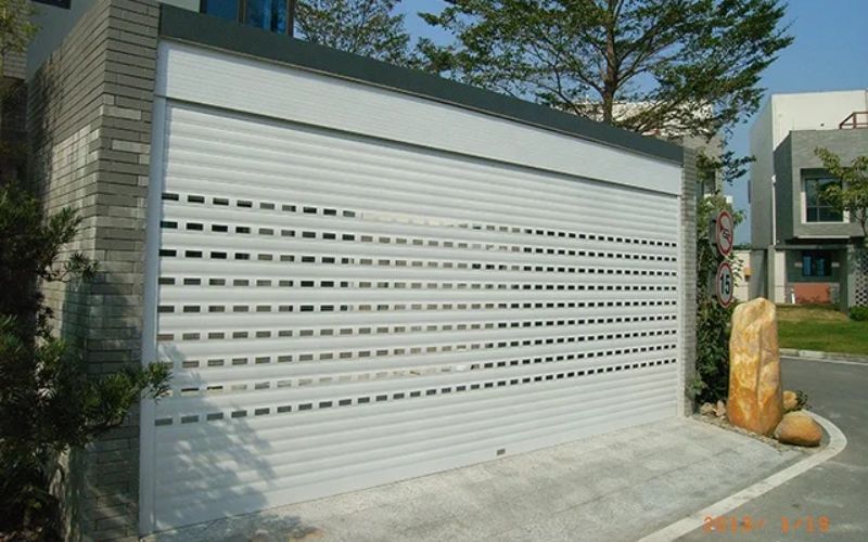Cửa cuốn khe thoáng với nan cửa siêu thoáng cho phép lưu thông gió
