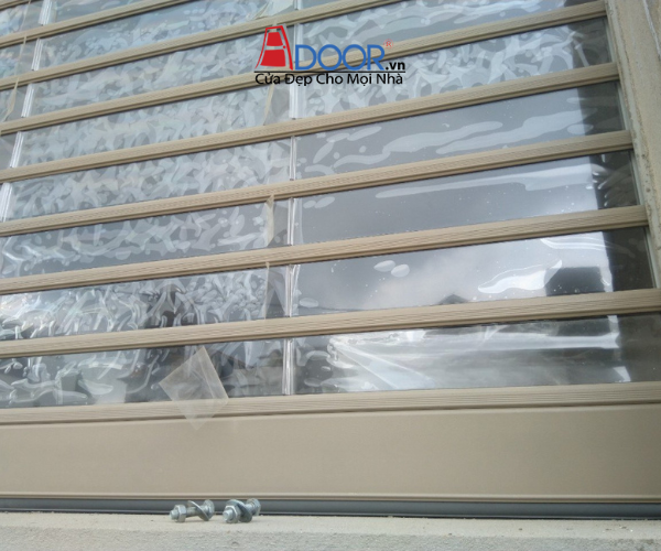 cửa cuốn trong suốt
