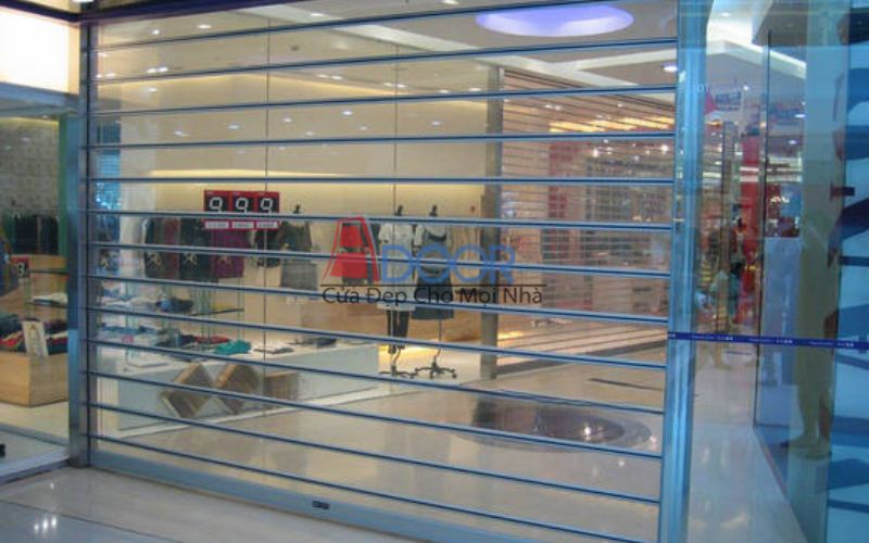 Tấm Polycarbonate bền chắc, chống va đập phù hợp mặt tiền showroom, shop kinh doanh