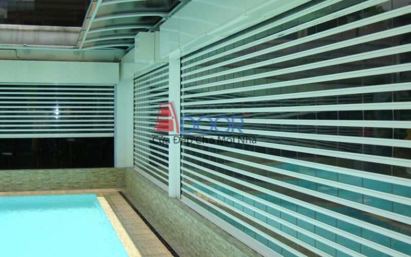 Mẫu cửa cuốn trong suốt kết hợp thẩm mỹ và khả năng bảo vệ cao