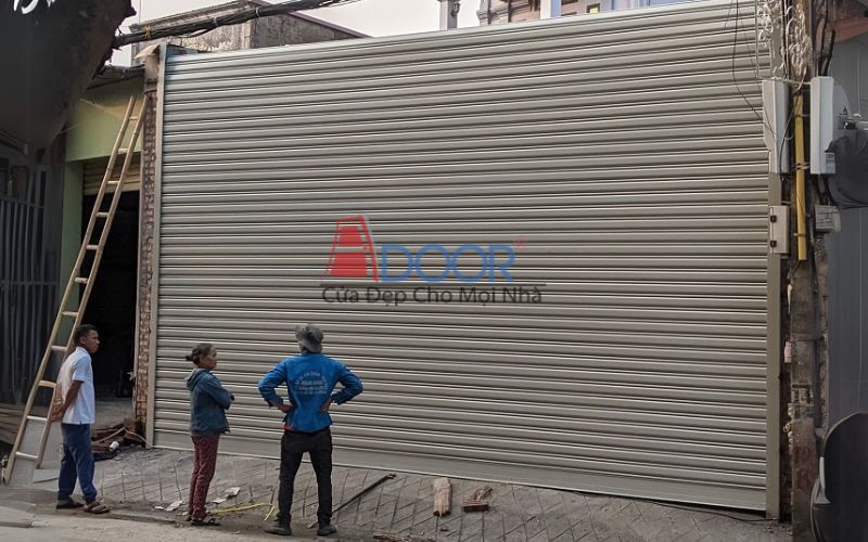 Cửa cuốn Adoor siêu trường phù hợp kho bãi, nhà xưởng lớn