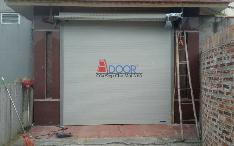 Cửa cuốn tấm liền vận hành êm ái, chống ồn, đảm bảo an toàn tuyệt đối