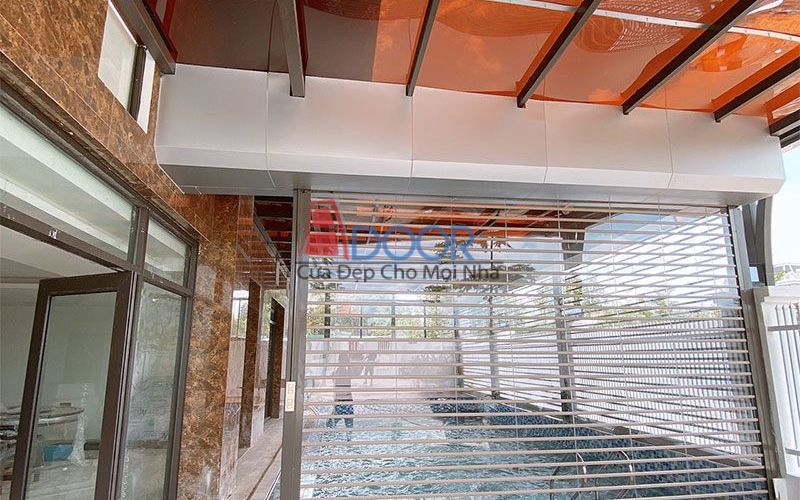 Nan trong suốt Polycarbonate hoàn hảo cho showroom, cửa hàng trưng bày