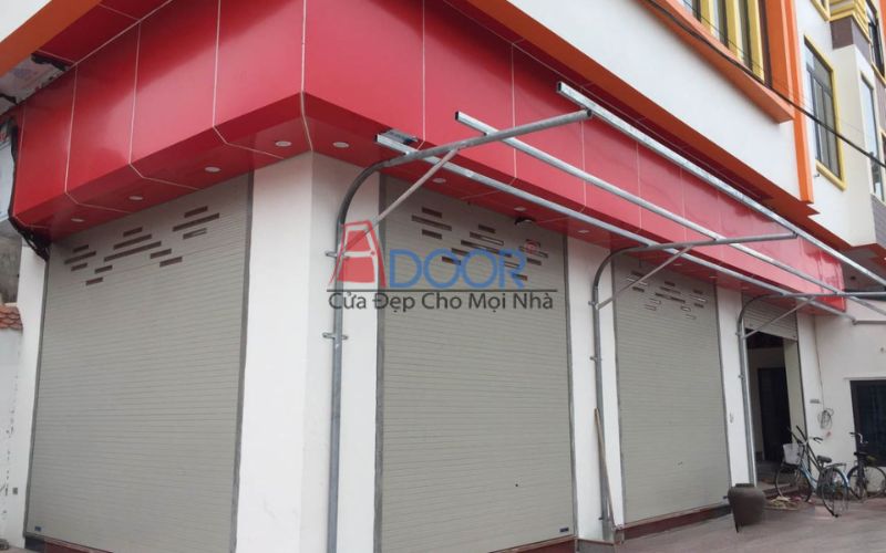 Cửa cuốn khe thoáng được sử dụng ở cửa hàng tại Quảng Ngãi