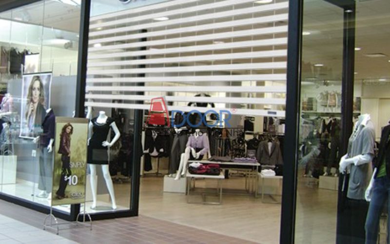 Cửa cuốn Úc trong suốt – Phù hợp showroom, cửa hàng, thẩm mỹ cao