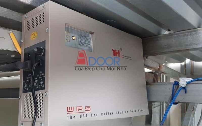 Hệ lưu điện UPS đảm bảo cửa cuốn hoạt động ổn định khi mất điện
