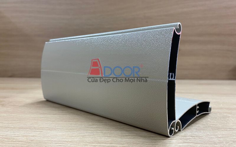 Thân cửa cuốn Adoor làm từ hợp kim nhôm 6063-T5 phủ sơn tĩnh điện