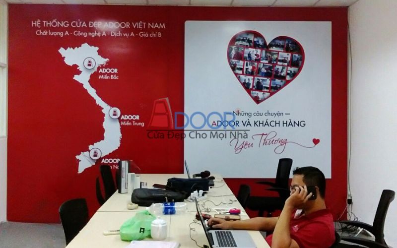 Đội ngũ tư vấn và báo giá cửa cuốn chuyên nghiệp tại Adoor