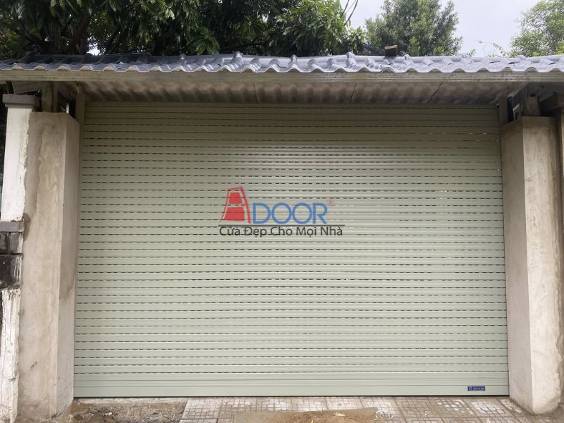 Dòng cửa cuốn khe thoáng đảm bảo an ninh nhưng vẫn trưng bày đẹp