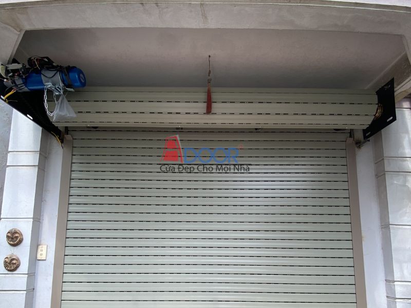 Cửa vận hành tự động tích hợp điều khiển thông minh từ xa
