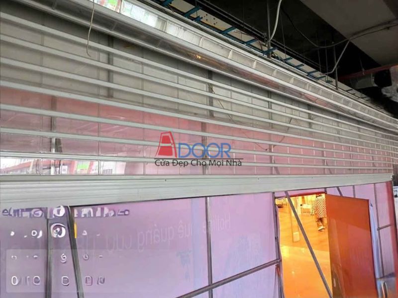 Cửa cuốn trong suốt Adoor (Polycarbonate) hiện đại, an toàn