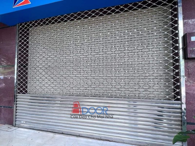 Cửa cuốn Adoor lưới mắc võng tạo điểm nhấn thẩm mỹ cho mặt tiền công trình