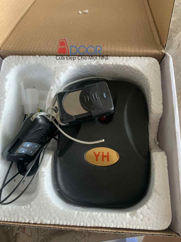 Điều khiển từ xa, tích hợp cảm biến chống trộm và báo động