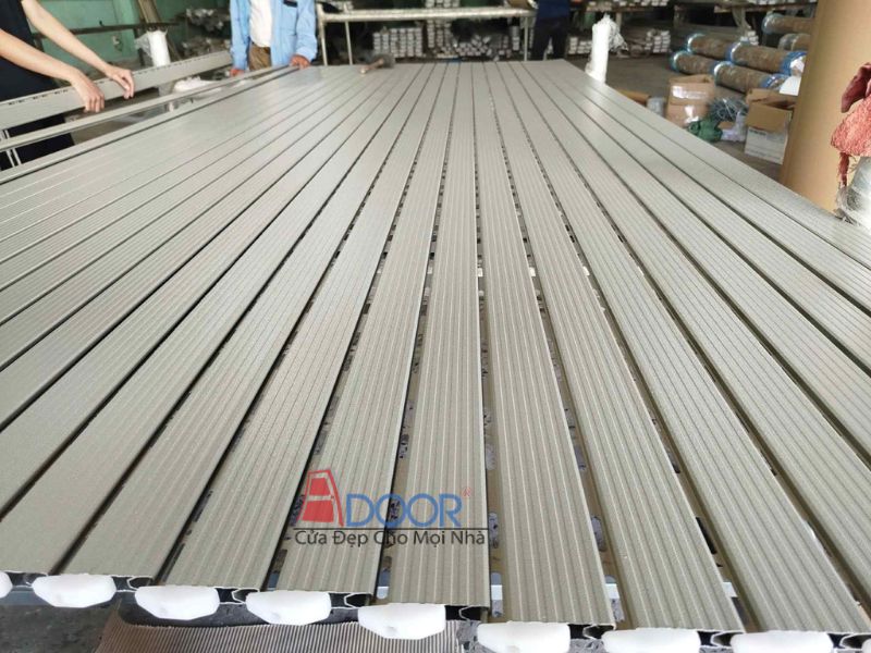 Cửa cuốn khe thoáng với khả năng lấy sáng, thông gió vượt trội