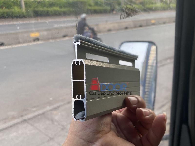 Nan nhôm hợp kim cao cấp, chịu lực tốt, phủ sơn tĩnh điện bền màu